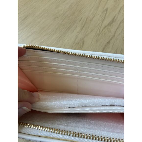 NWT VICTORIA'S SECRET The Victoria Wallet White Woven Coconut Texture Full Zip - Picture 7 of 14